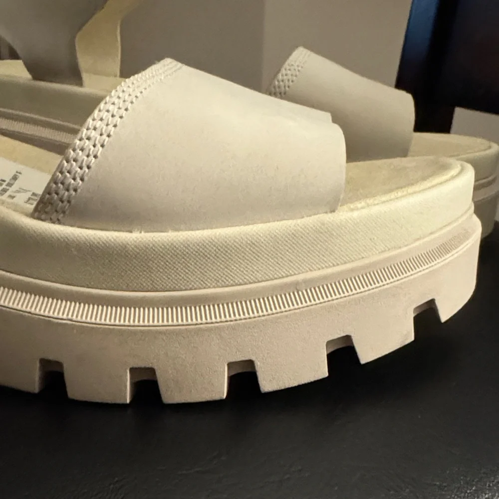 Timberland 🔥 Women’s Timberland everleigh ankle strap sandals 🔥 Size 10